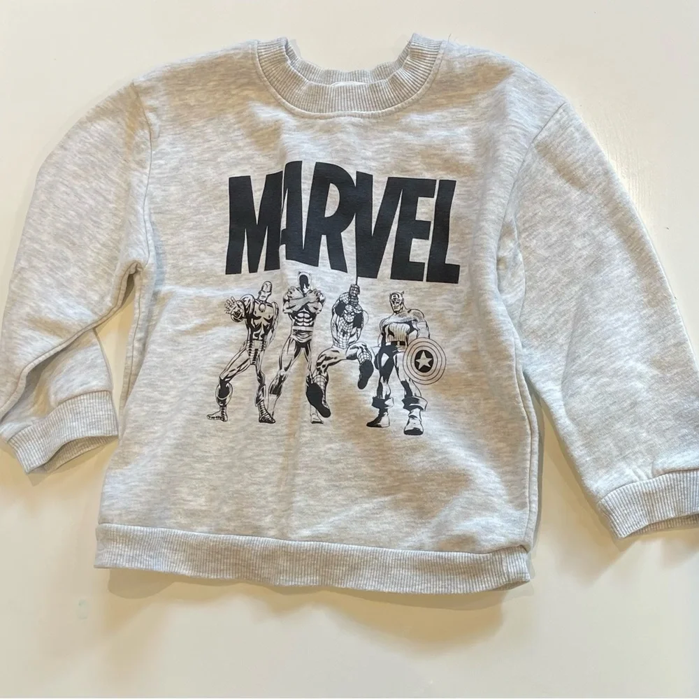 H&M Kids Marvel Avengers Sweatshirt, Size: 3T/4, like new, worn couple times - Picture 2 of 5